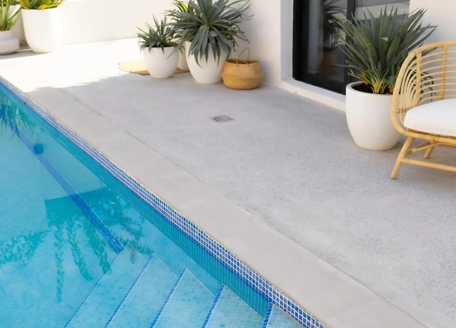 Beachside Escape 2 Min To Shore, Shared Pool & Burj Khalifa View! Dubai 0*,  United Arab Emirates